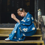 Kimono Japonés De Mujer - Lluvia De Pétalos Modelo